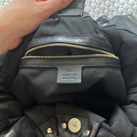 Gucci black monogram shoulder bag with rivet detail - Picture 4 of 5